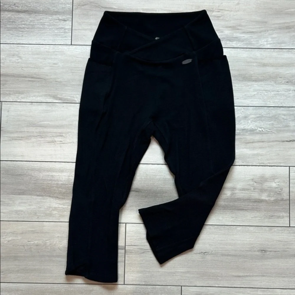 GymShark black knit cropped leggings size medium